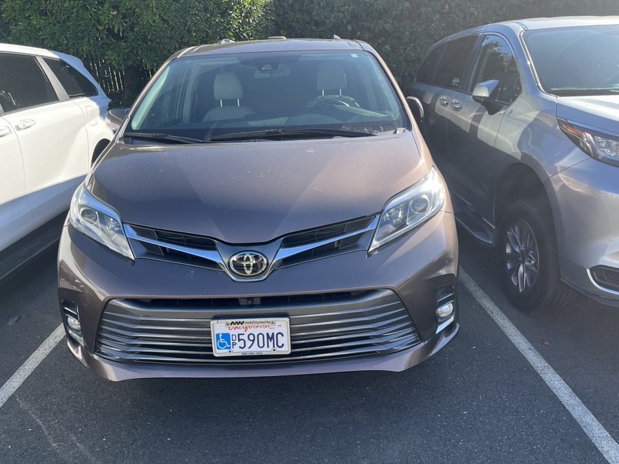 Used 2019 Toyota Sienna XLE Base - BraunAbility Side Entry Entry Fold Out Automatic Ramp