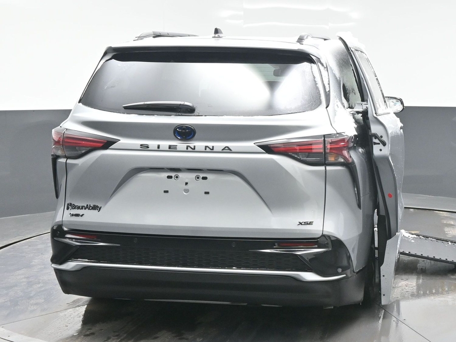 New 2025 Toyota Sienna Hybrid XSE Sport - BraunAbility Side Entry Entry In Floor Automatic Ramp