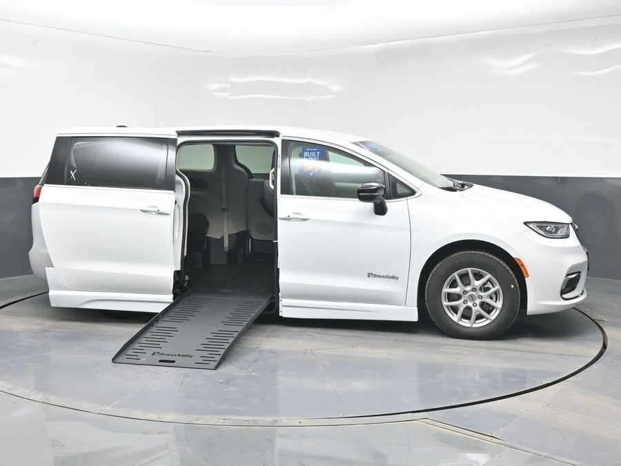 Used 2024 Chrysler Pacifica Touring L - BraunAbility Side Entry Entry Fold Out Automatic Ramp
