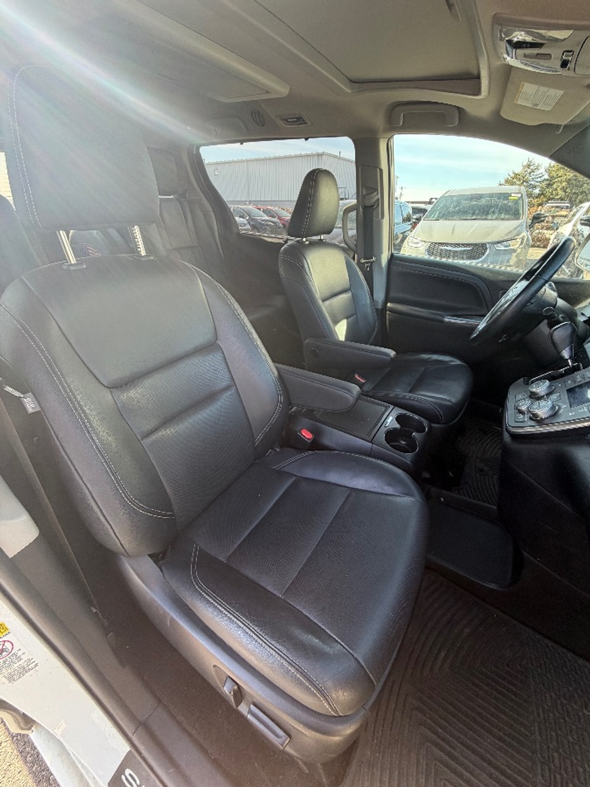 2015 TOYOTA SIENNA - Image 19