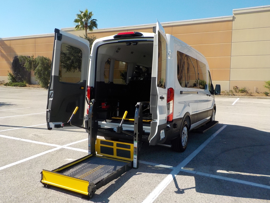 White Ford T350 image number 6