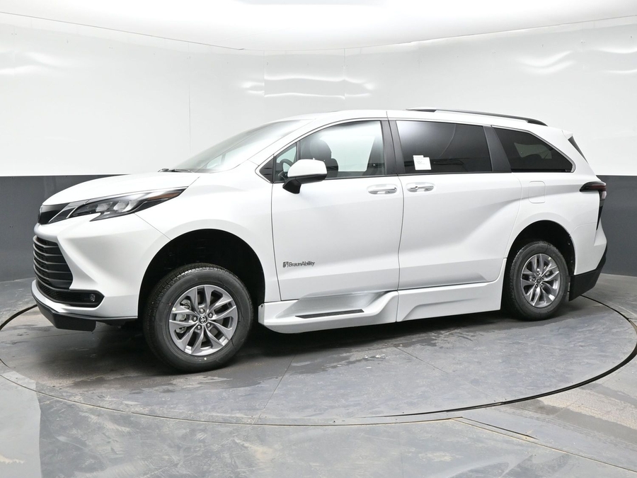 New 2026 Toyota Sienna Hybrid XLE Add - BraunAbility Side Entry Entry Fold Out Automatic Ramp