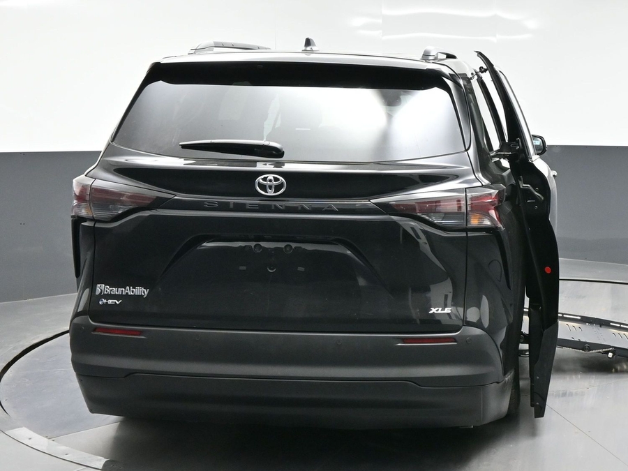 Black Toyota Sienna image number 5