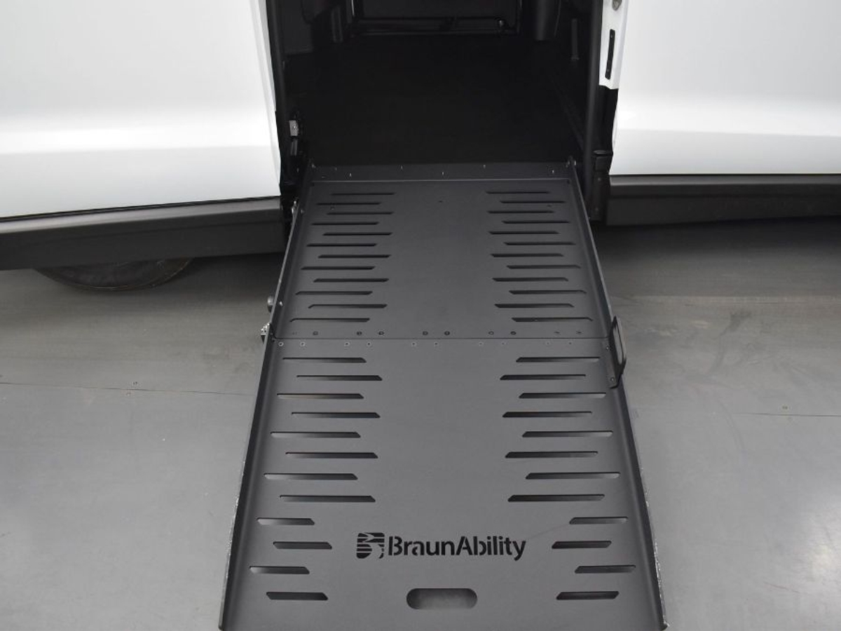 2025 CHRYSLER VOYAGER - Image 11