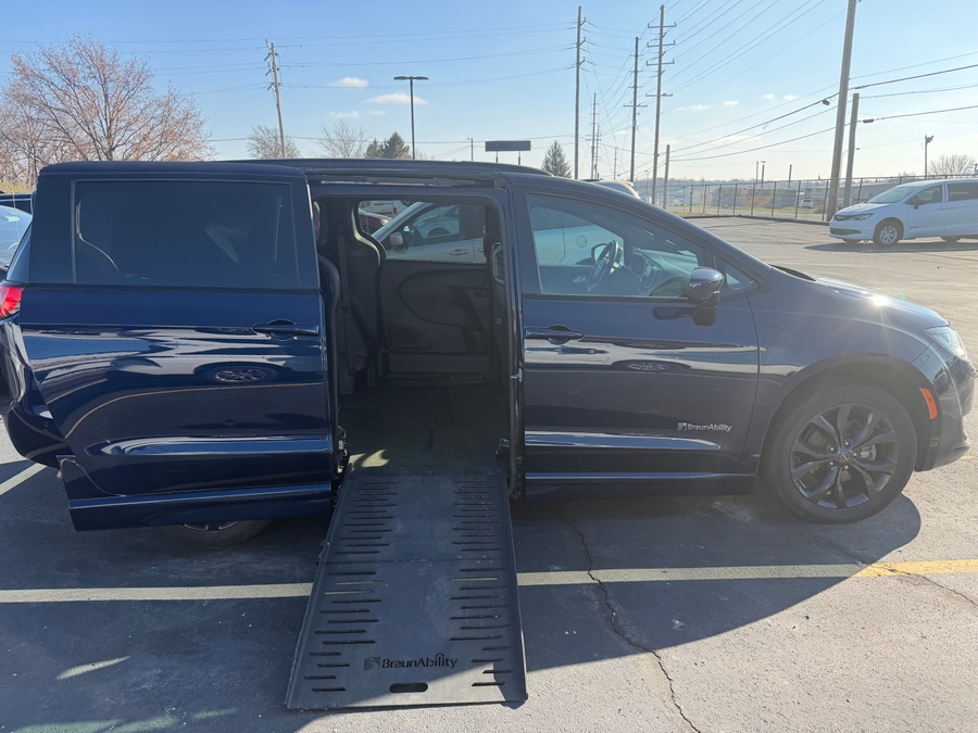 Used 2020 Chrysler Pacifica Touring L Sport - BraunAbility Side Entry Entry Fold Out Automatic Ramp