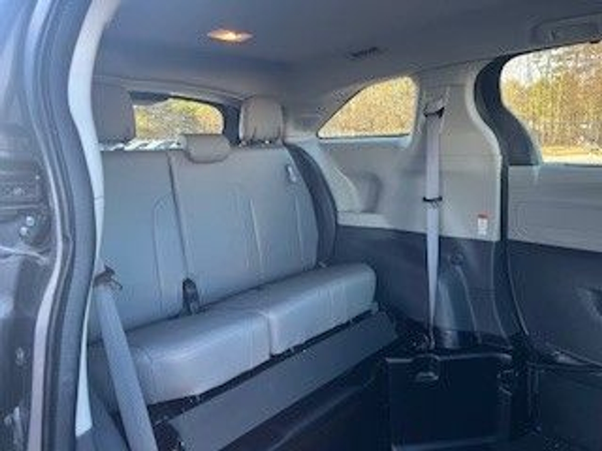 2022 TOYOTA SIENNA - Image 11