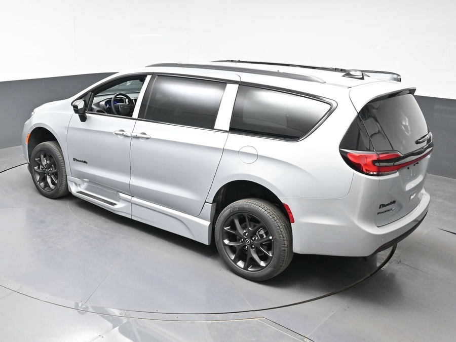 New 2026 Chrysler Pacifica Select Sport - BraunAbility Side Entry Entry Fold Out Automatic Ramp