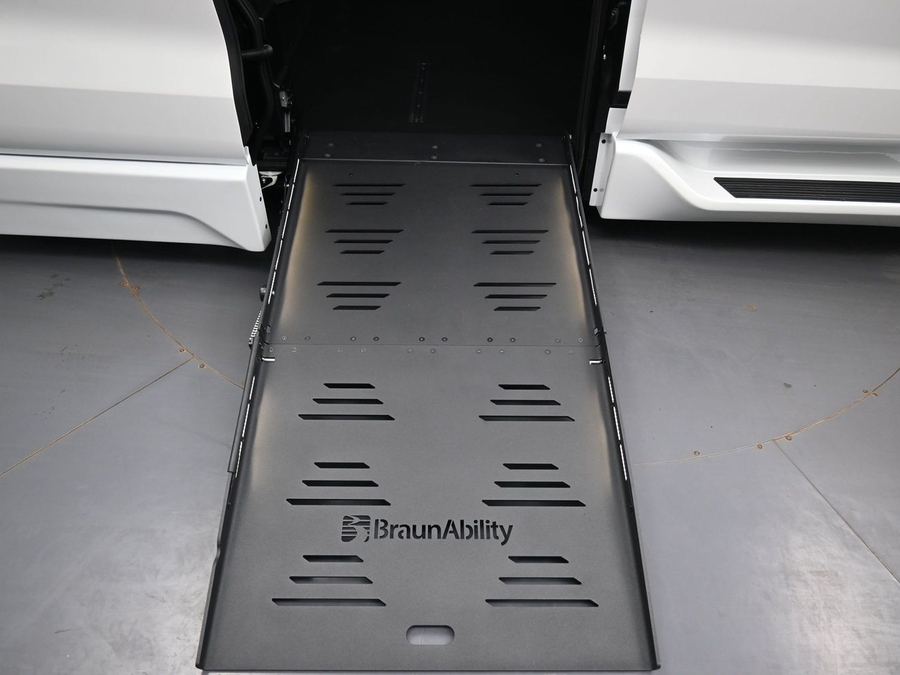 2026 Toyota Sienna XLE - Photo 28