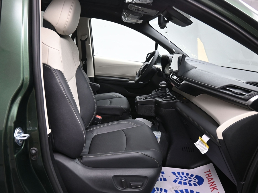New 2026 Toyota Sienna Hybrid Limited - BraunAbility Side Entry In Floor Automatic Ramp