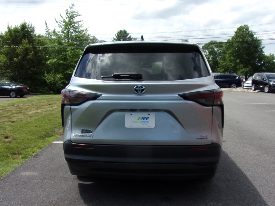 2023 Toyota Sienna XLE - Photo 6