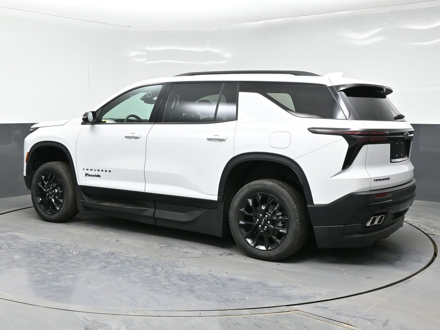 New 2026 Chevrolet Traverse 1LT Midnight - BraunAbility Side Entry In Floor Automatic Ramp
