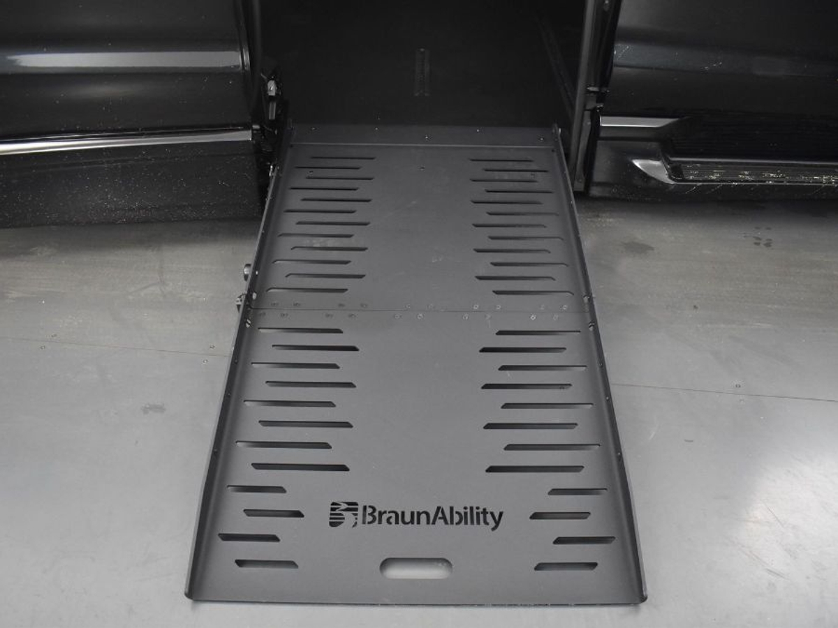 2023 CHRYSLER VOYAGER - Image 11