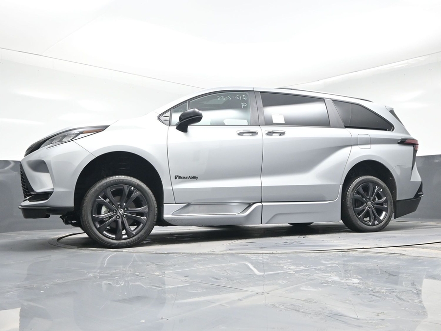New 2025 Toyota Sienna Hybrid XSE Sport - BraunAbility Side Entry Entry In Floor Automatic Ramp