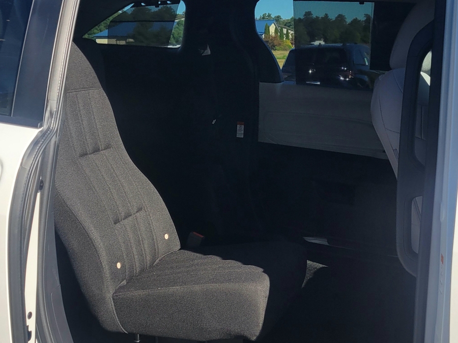 White Toyota Sienna image number 9