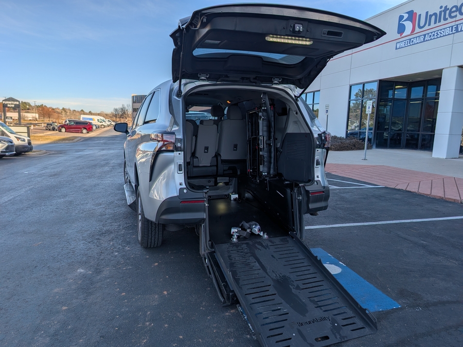 Used 2023 Toyota Sienna Hybrid LE - BraunAbility Rear Entry Entry Fold Out Manual Ramp