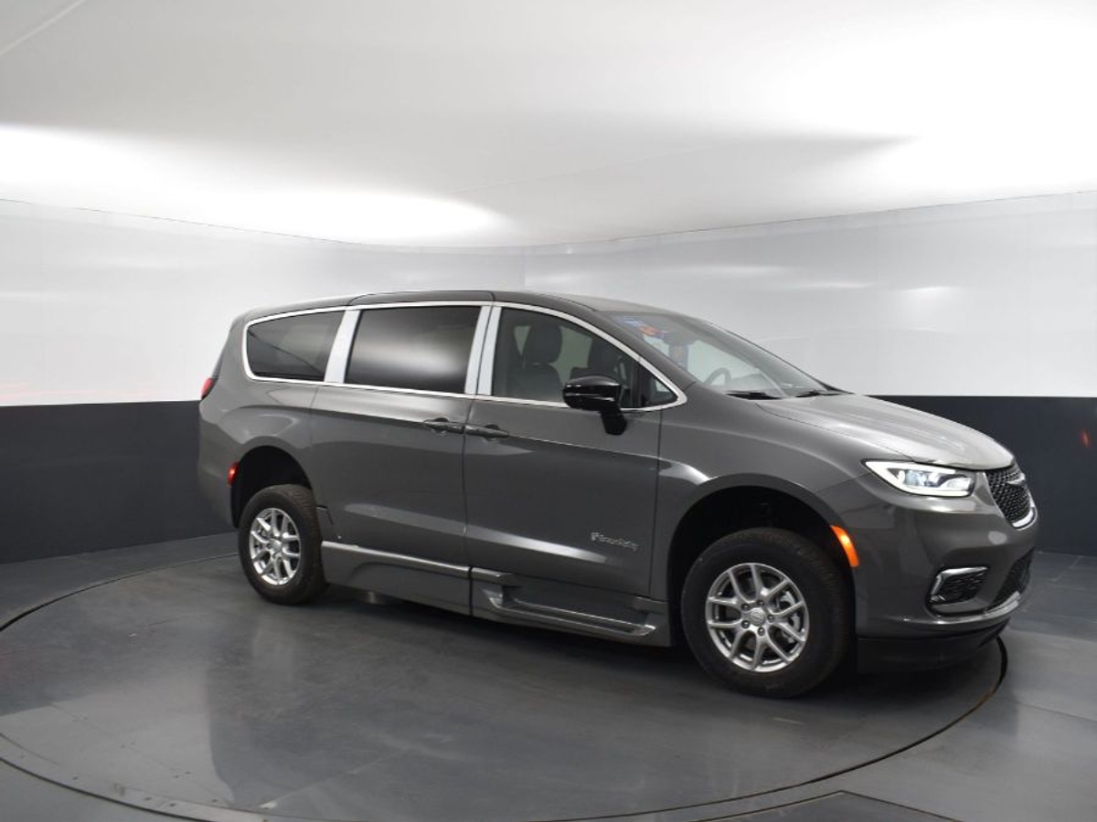 2025 CHRYSLER PACIFICA - Image 18