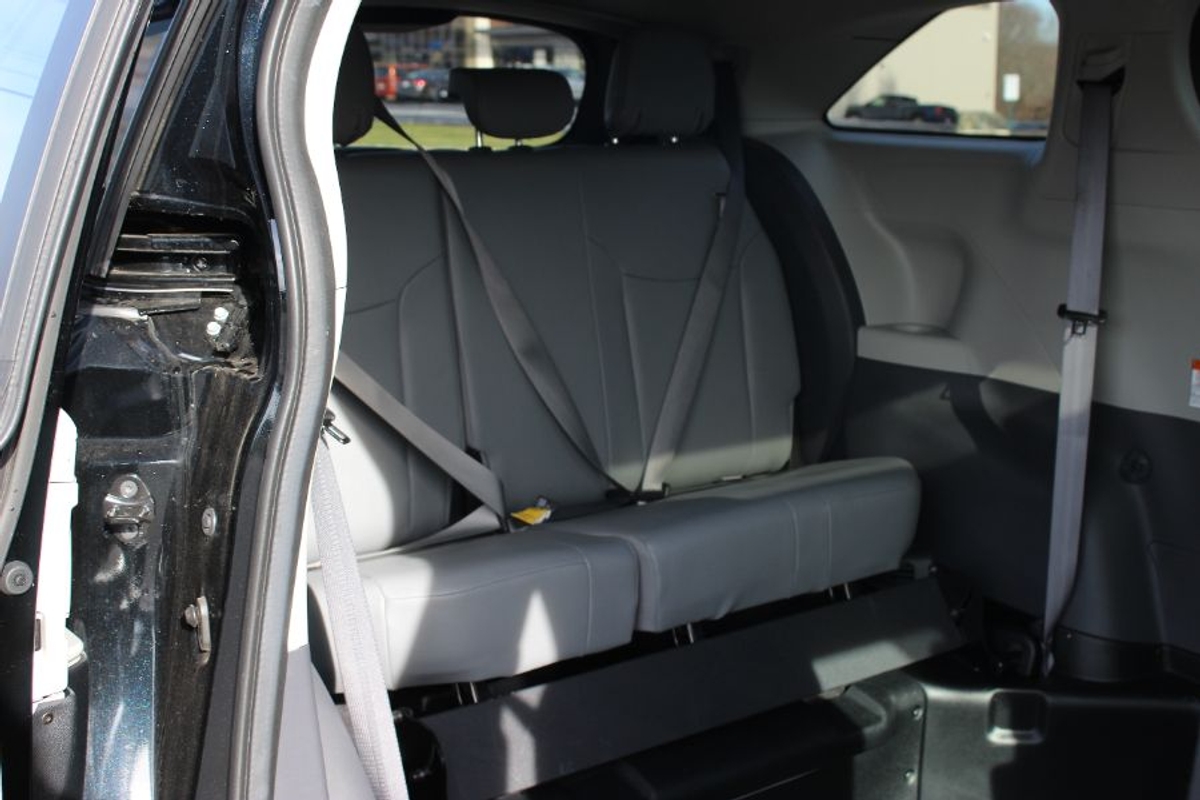 Black Toyota Sienna image number 13