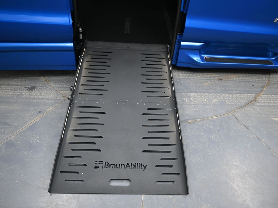 Blue Chrysler Pacifica image number 9