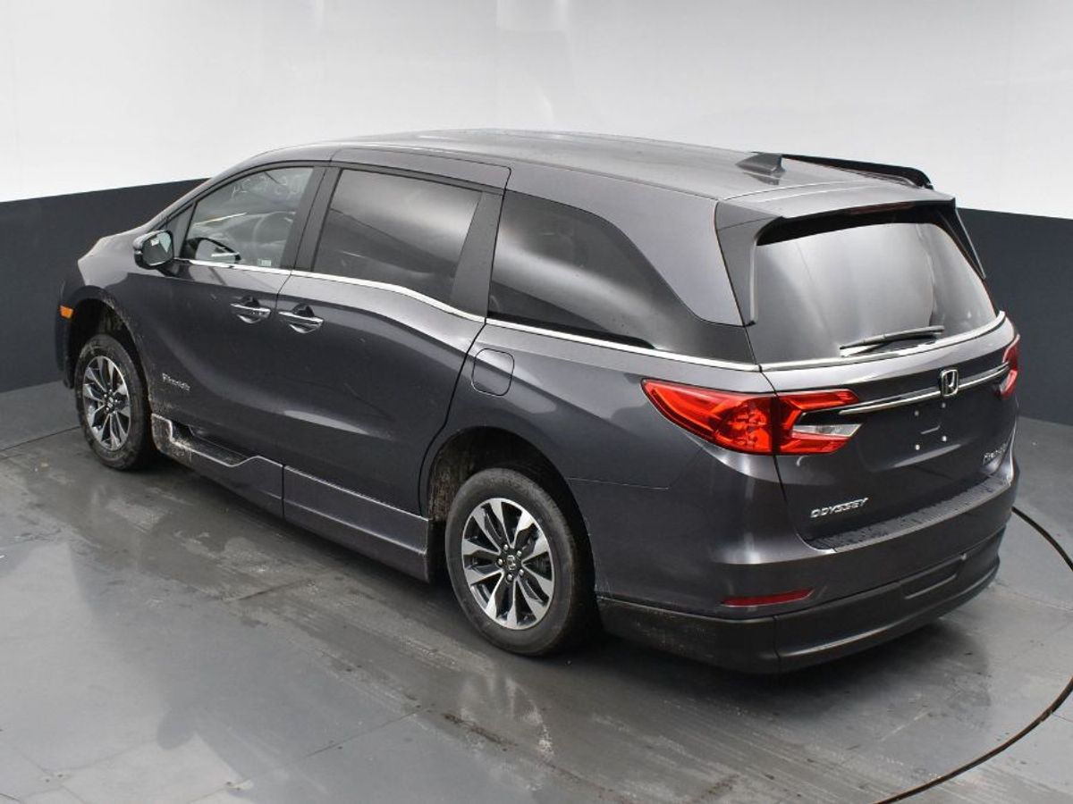 Grey Honda Odyssey image number 15