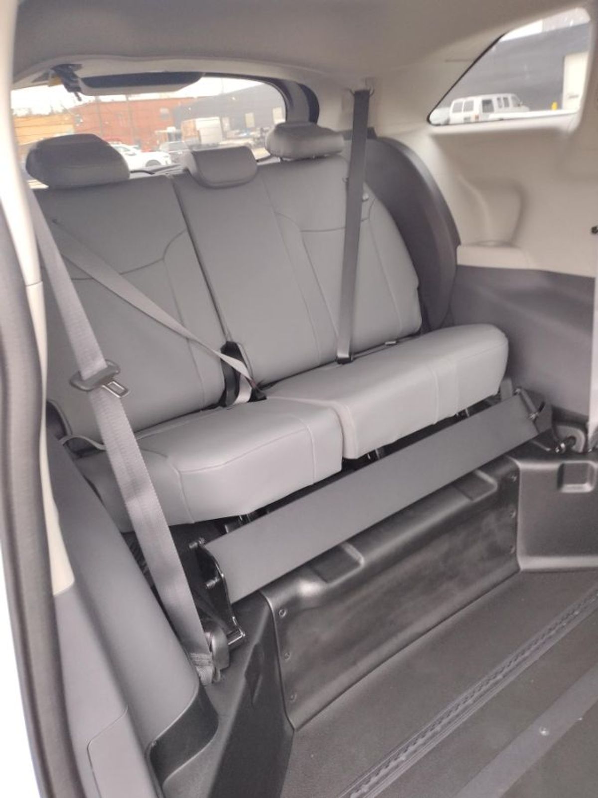 White Toyota Sienna image number 12