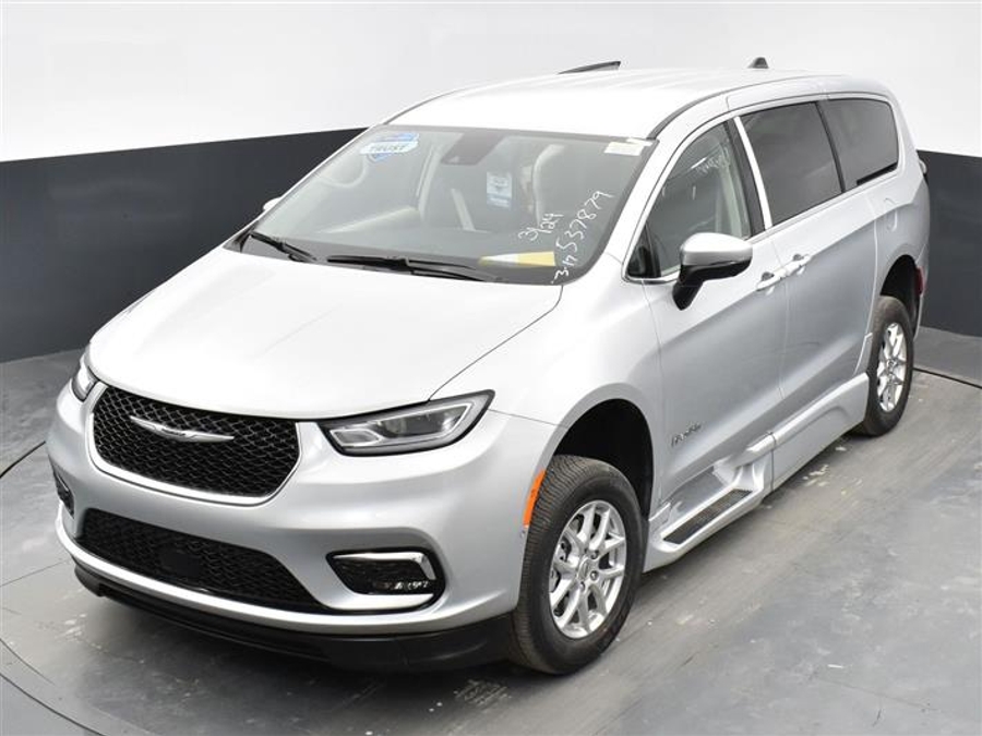 Used 2023 Chrysler Pacifica Touring L - BraunAbility Side Entry Fold Out Automatic Ramp