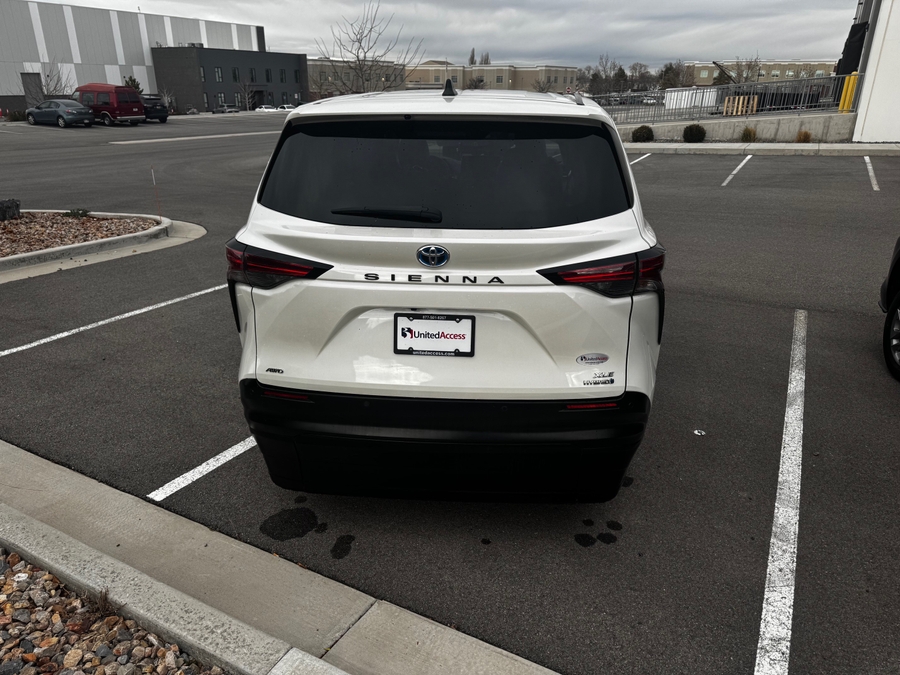 Used 2021 Toyota Sienna Hybrid XLE Base - VMI Side Entry Entry In Floor Automatic Ramp