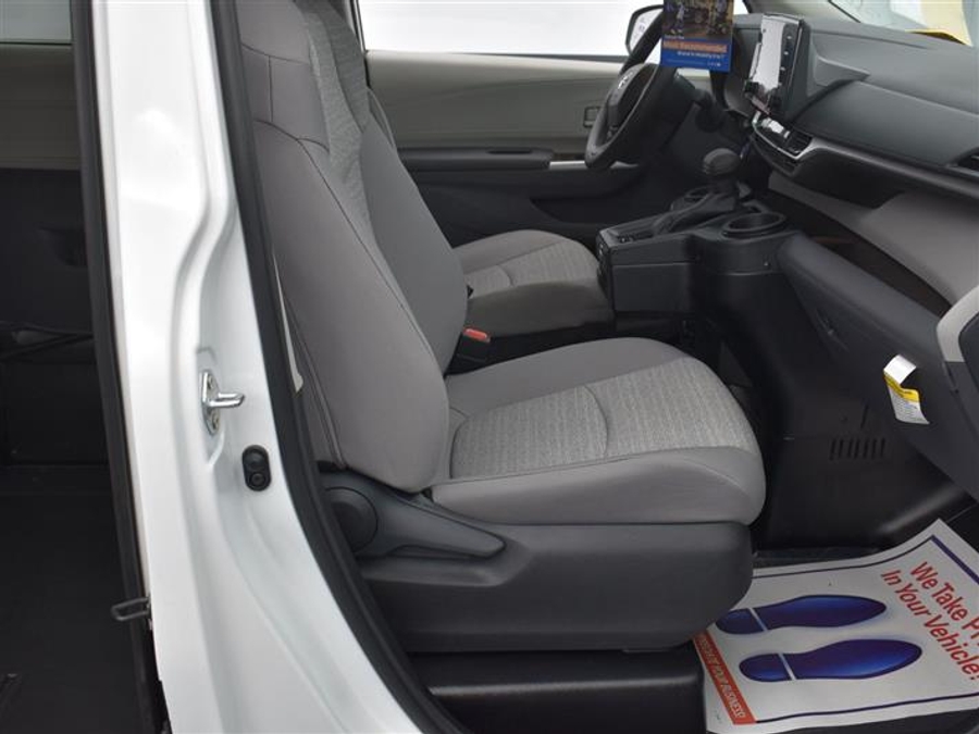 New 2026 Toyota Sienna Hybrid LE - BraunAbility Side Entry Entry Fold Out Automatic Ramp