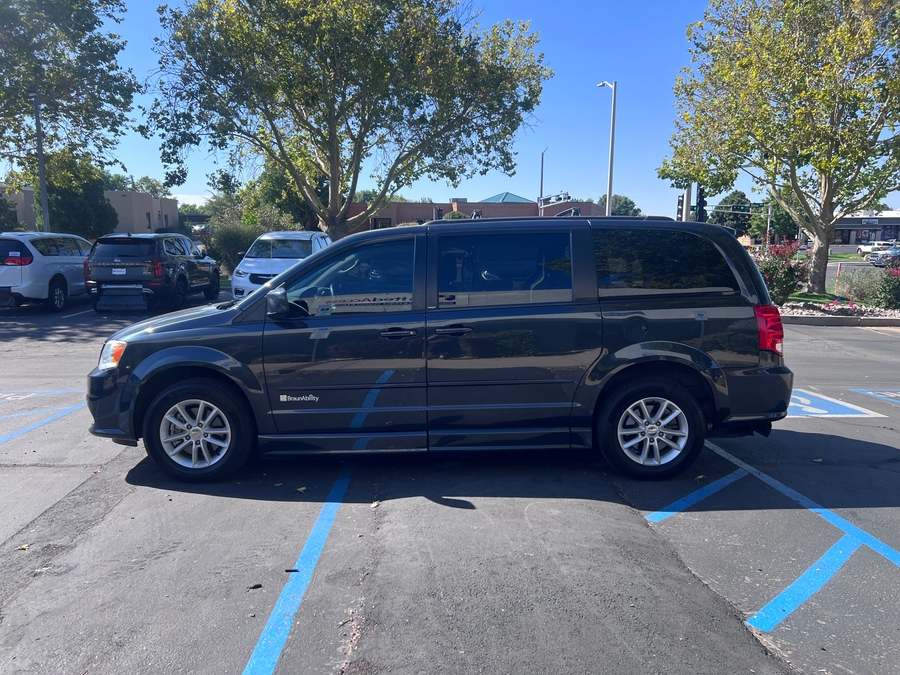 Used 2014 Dodge Grand Caravan SXT - BraunAbility Side Entry Fold Out Automatic Ramp
