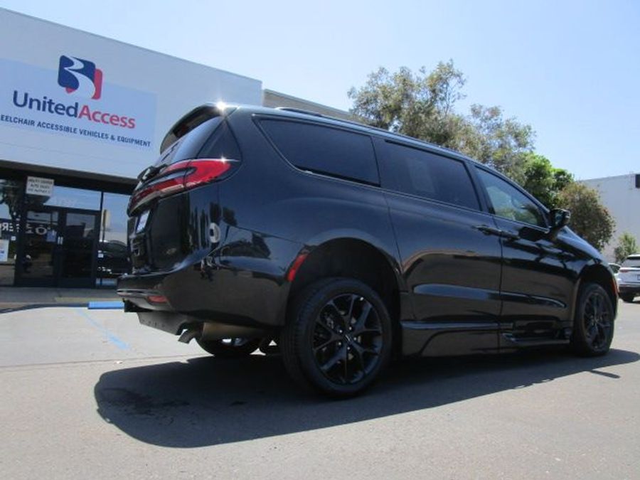 Used 2023 Chrysler Pacifica Touring L - BraunAbility Side Entry Entry Fold Out Automatic Ramp