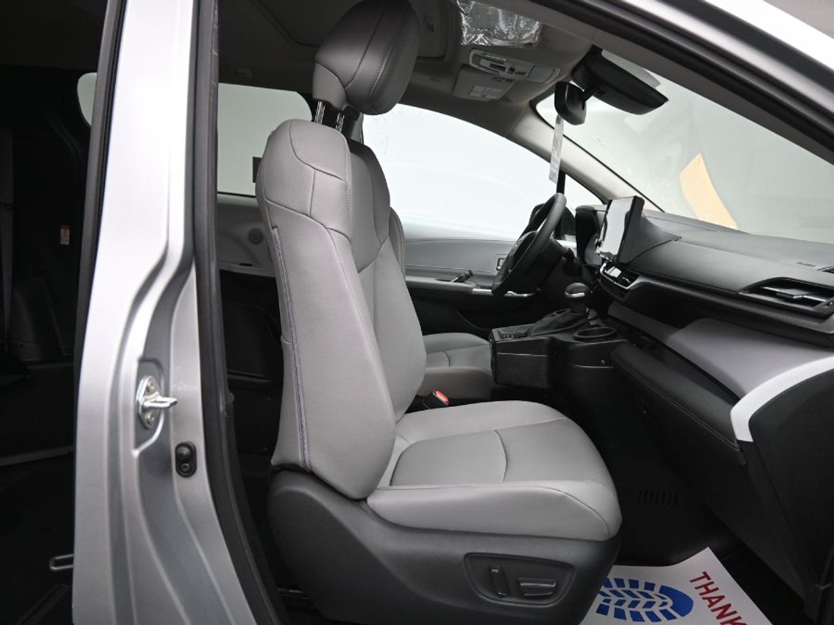 2025 TOYOTA SIENNA - Image 9