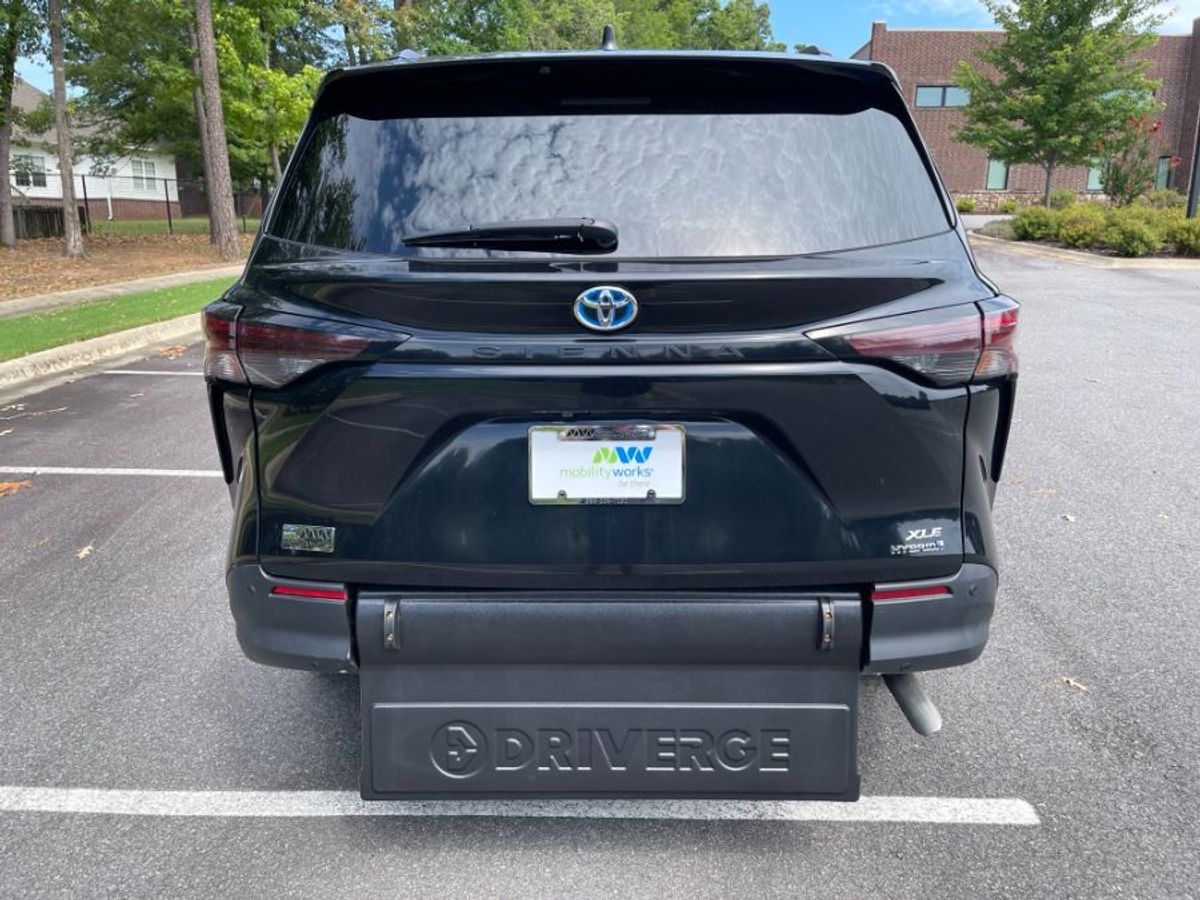 Black Toyota Sienna image number 6