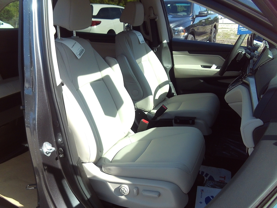 Grey Honda Odyssey image number 8