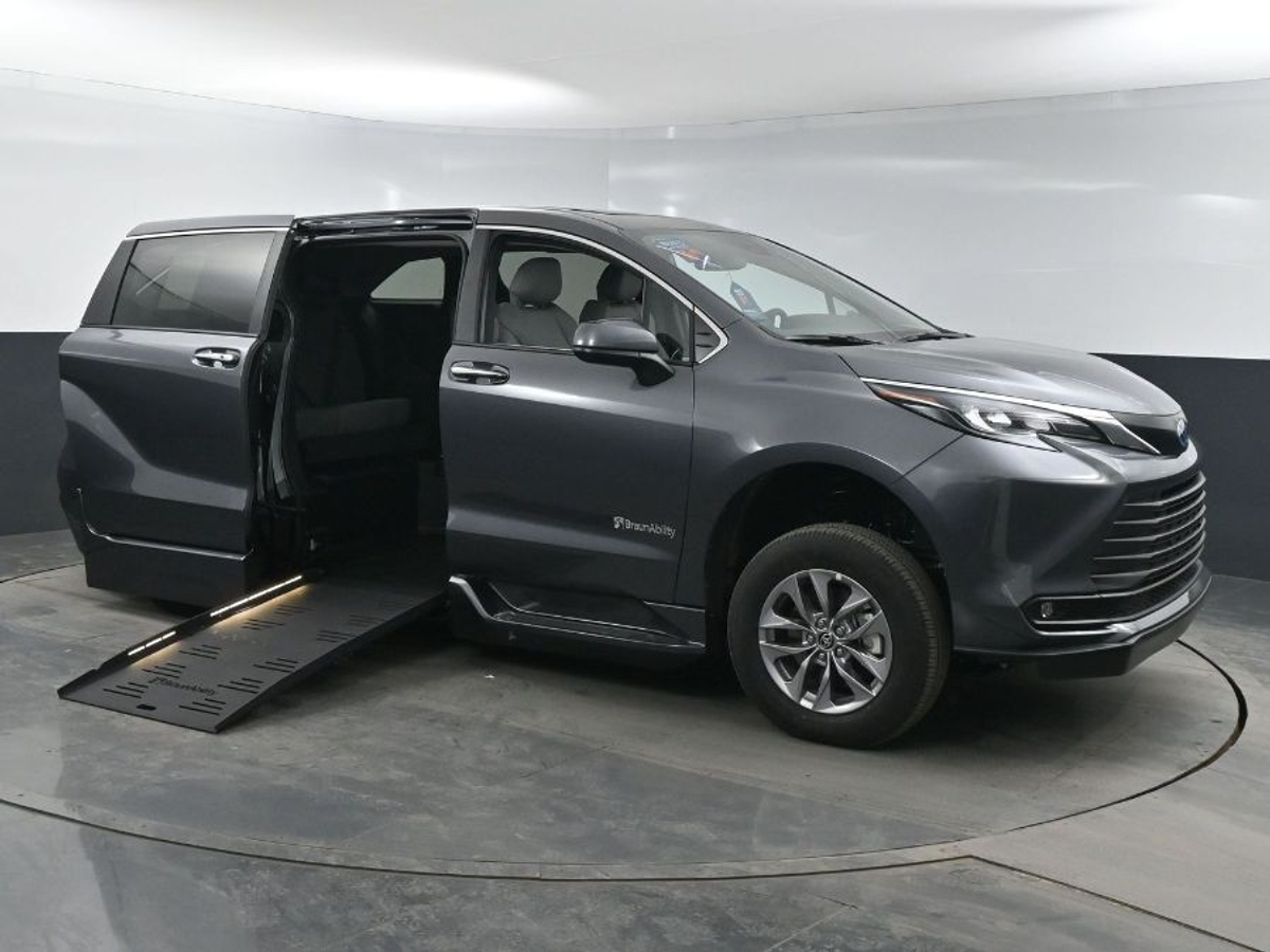 2025 TOYOTA SIENNA - Image 9