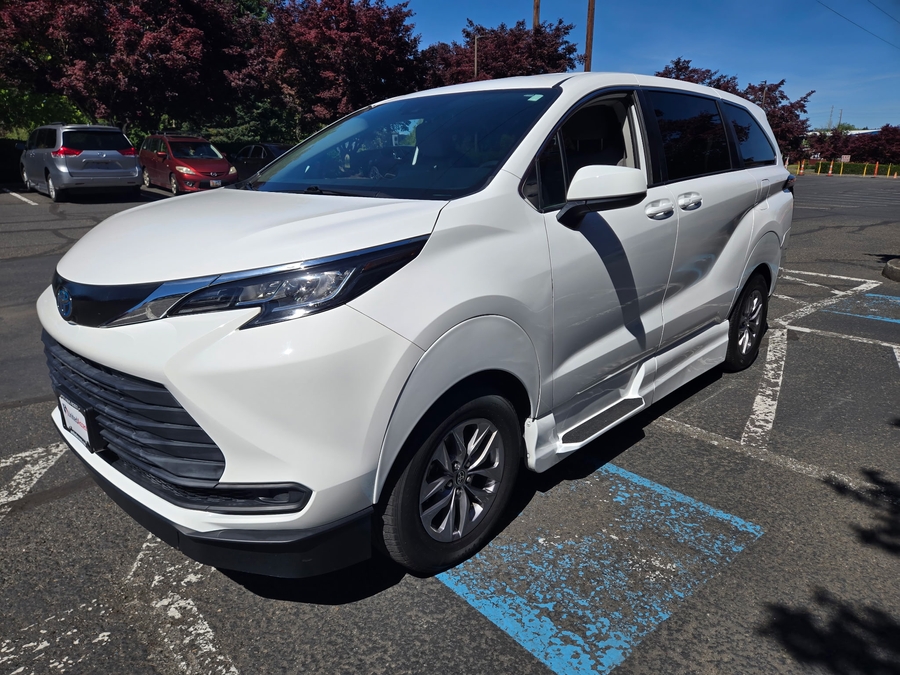 Used 2021 Toyota Sienna Hybrid LE AWD - Vantage Mobility Commercial Side Entry In Floor Manual Ramp