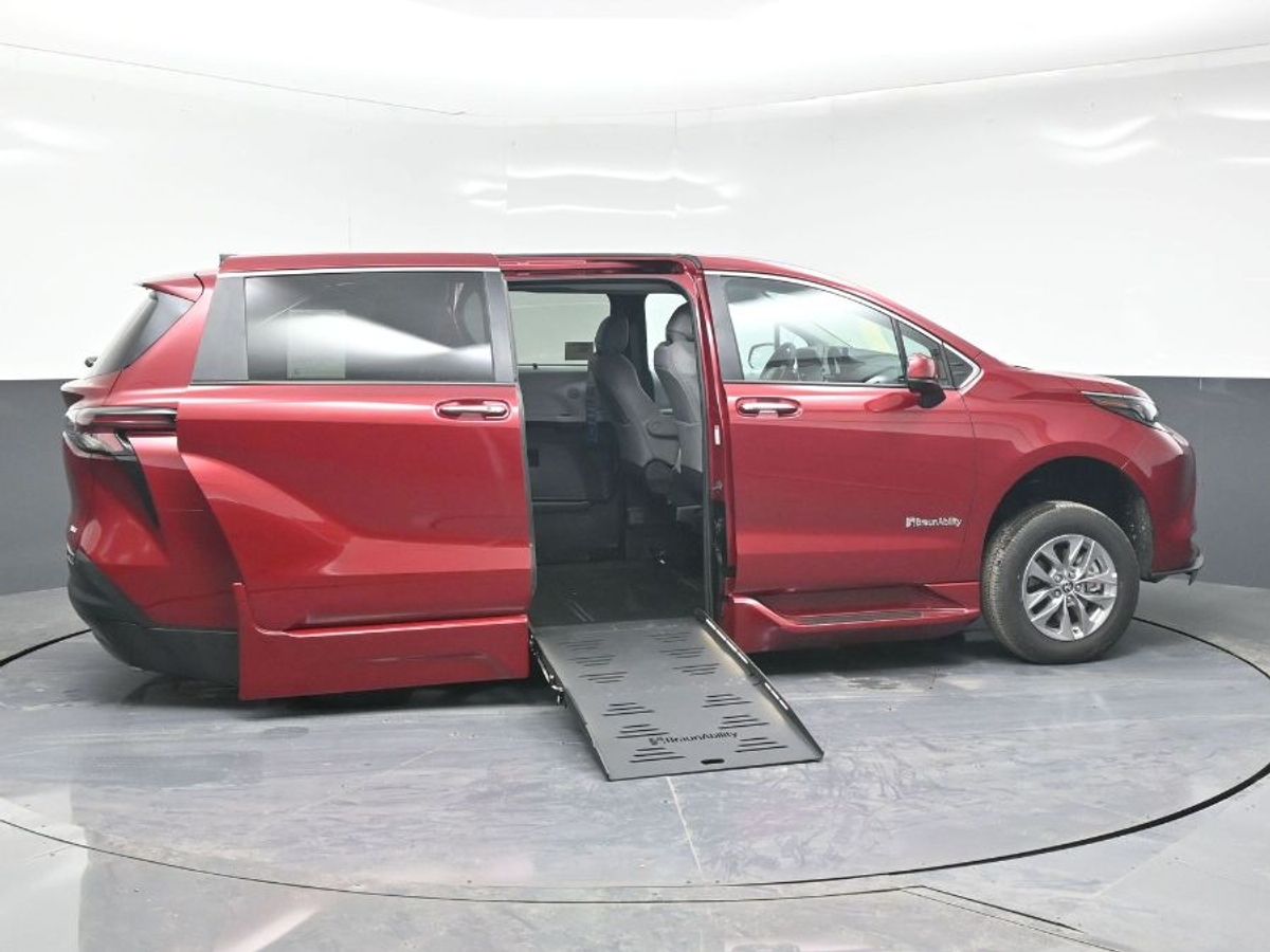 2025 TOYOTA SIENNA - Image 5
