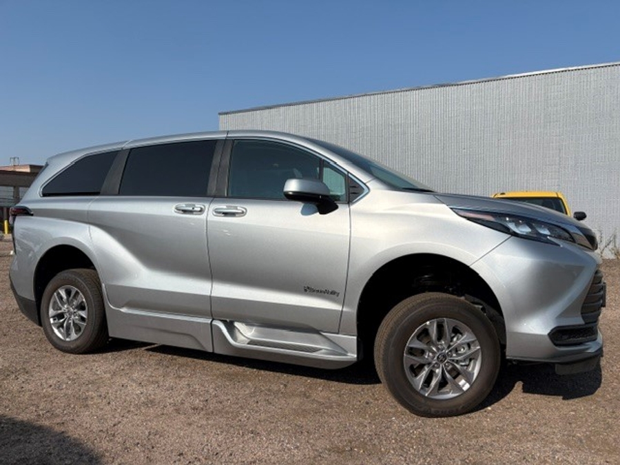 Used 2025 Toyota Sienna Hybrid LE - BraunAbility Side Entry Fold Out Automatic Ramp