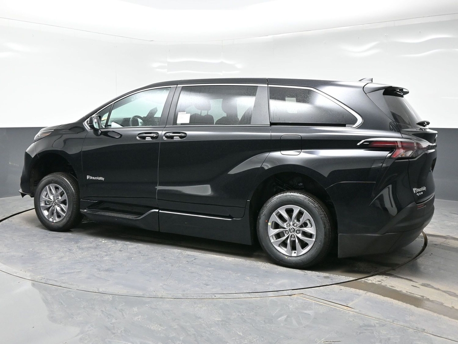 Black Toyota Sienna image number 3