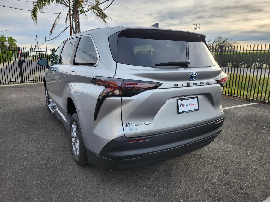 Used 2025 Toyota Sienna Hybrid XLE - BraunAbility Side Entry Entry Fold Out Automatic Ramp