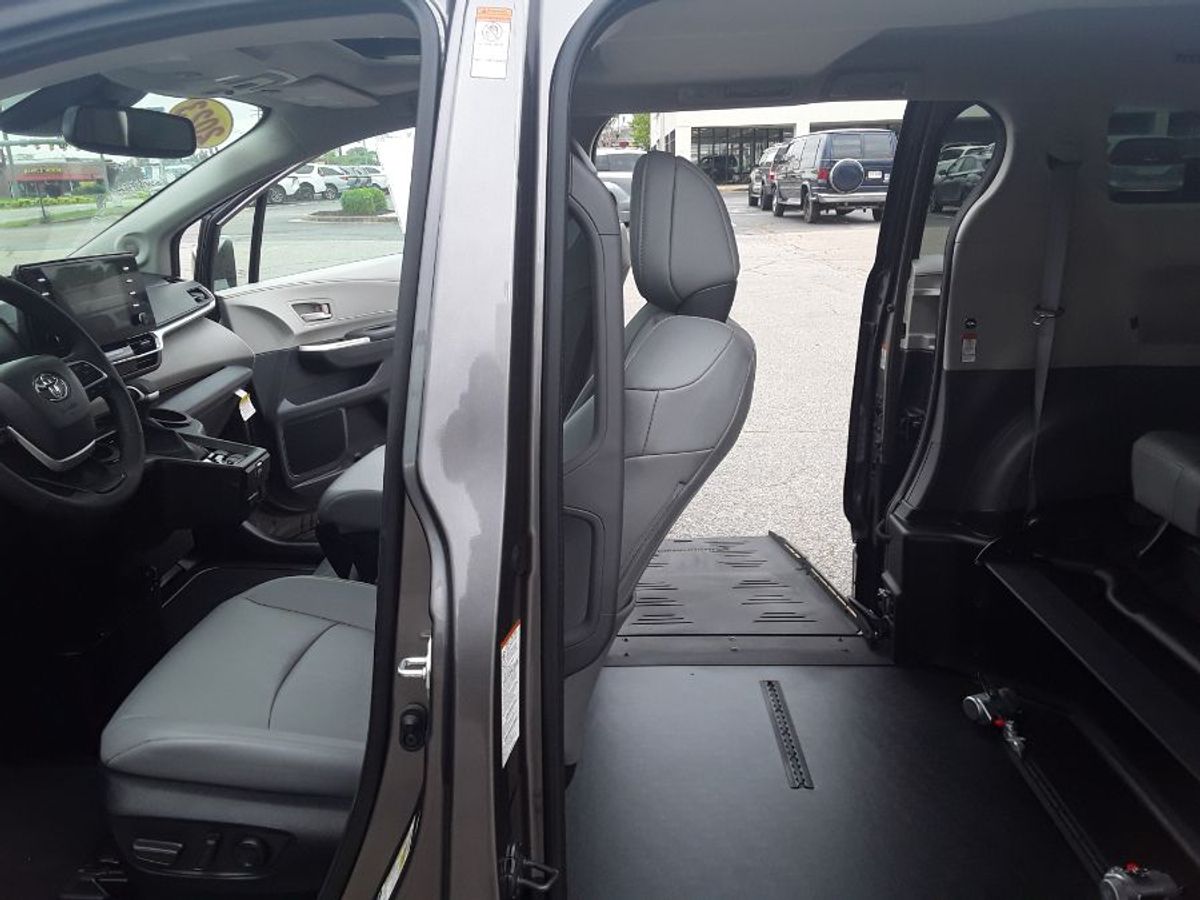 2023 TOYOTA SIENNA - Image 11