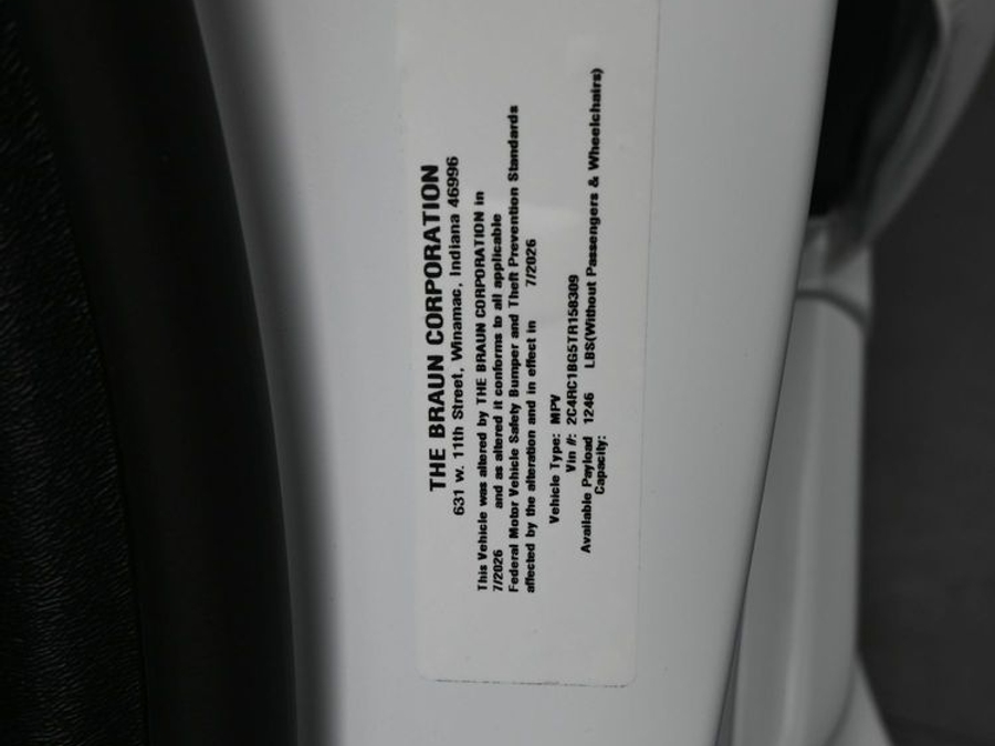 New 2026 Chrysler Pacifica Select Plus - BraunAbility Side Entry In Floor Automatic Ramp