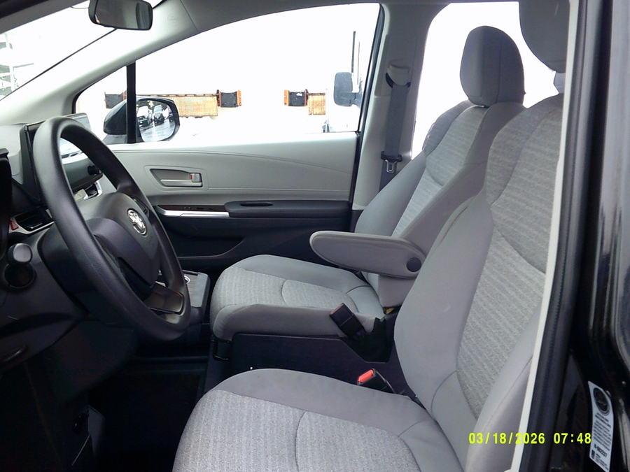 Black Toyota Sienna image number 14