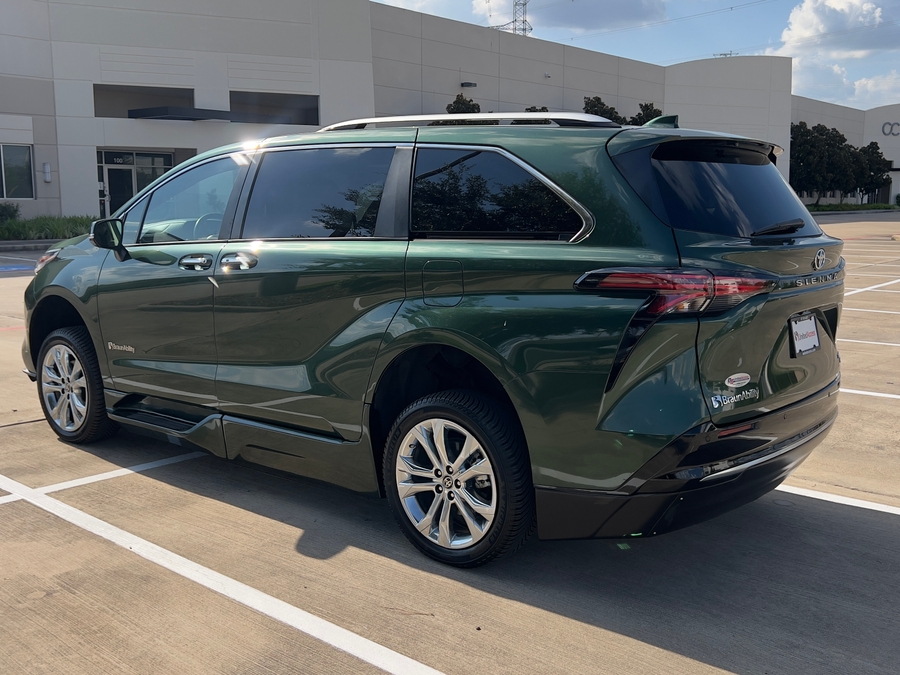 Used 2023 Toyota Sienna Hybrid Platinum - BraunAbility Side Entry Entry Fold Out Automatic Ramp