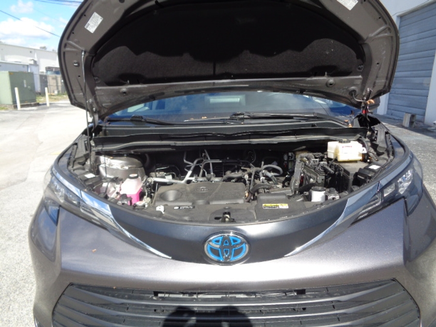 Used 2024 Toyota Sienna Hybrid LE Base - BraunAbility Side Entry Entry Fold Out Automatic Ramp