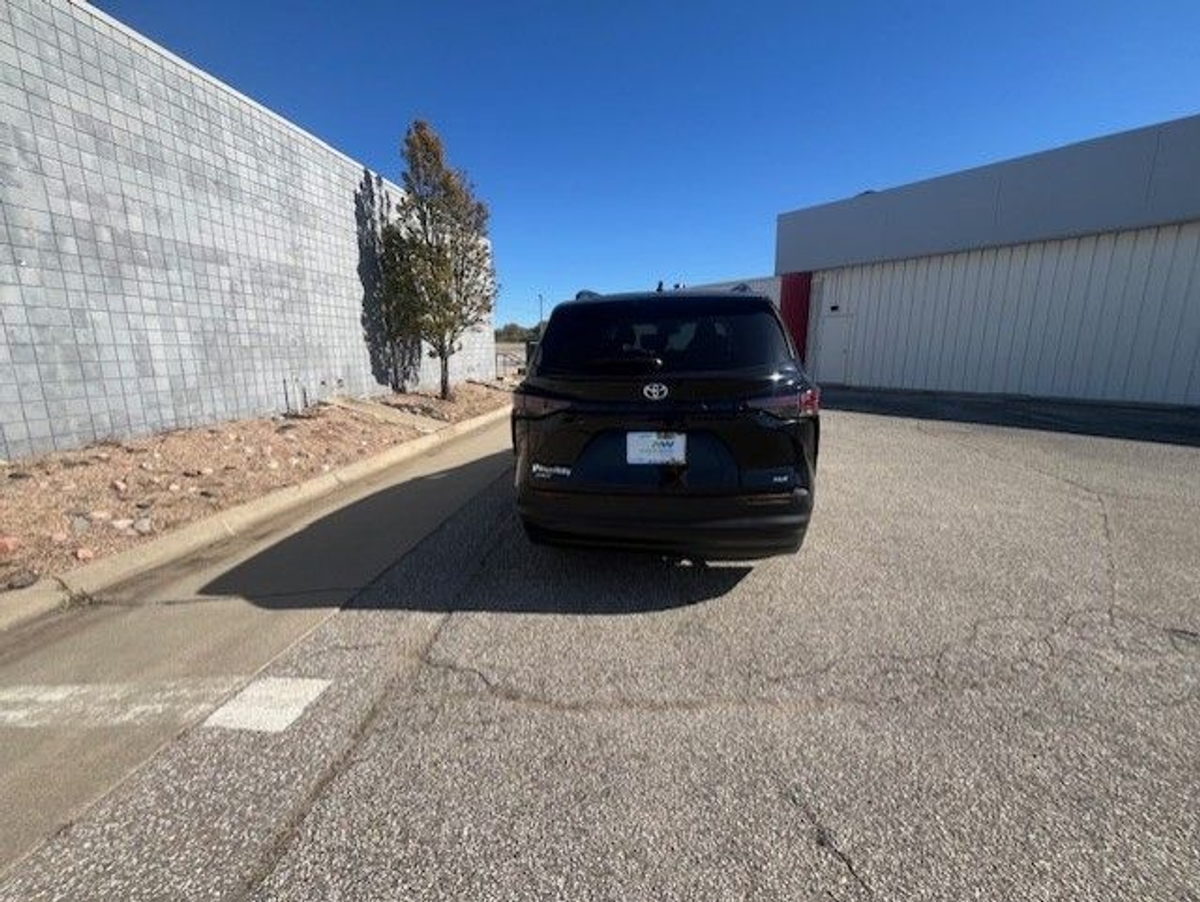 2025 TOYOTA SIENNA - Image 5