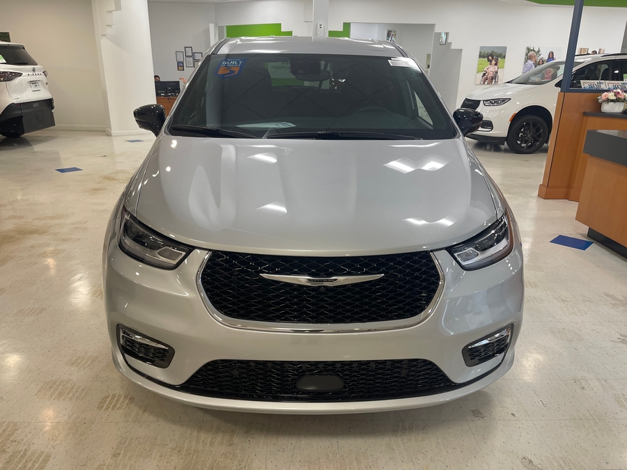 Silver Chrysler Pacifica image number 3