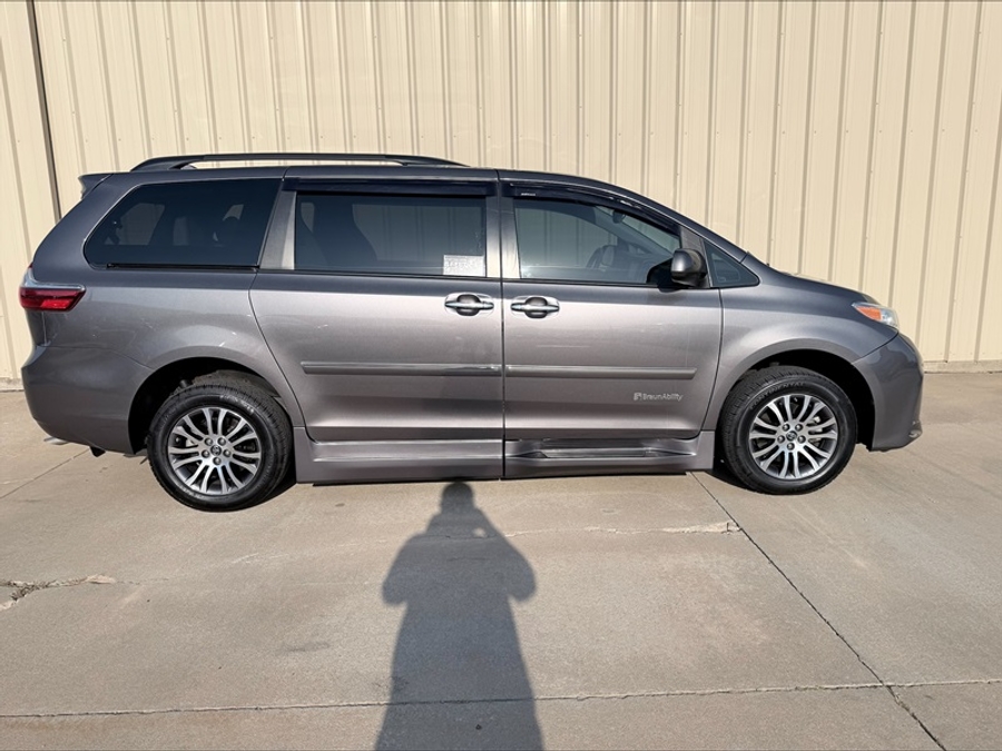 Used 2020 Toyota Sienna XLE - BraunAbility Side Entry Fold Out Automatic Ramp