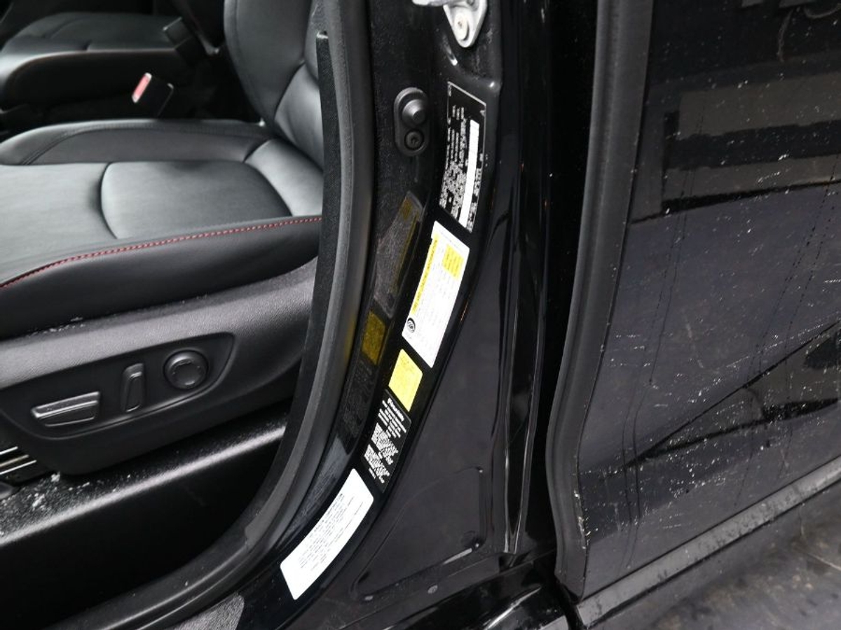 Black Toyota Sienna image number 16