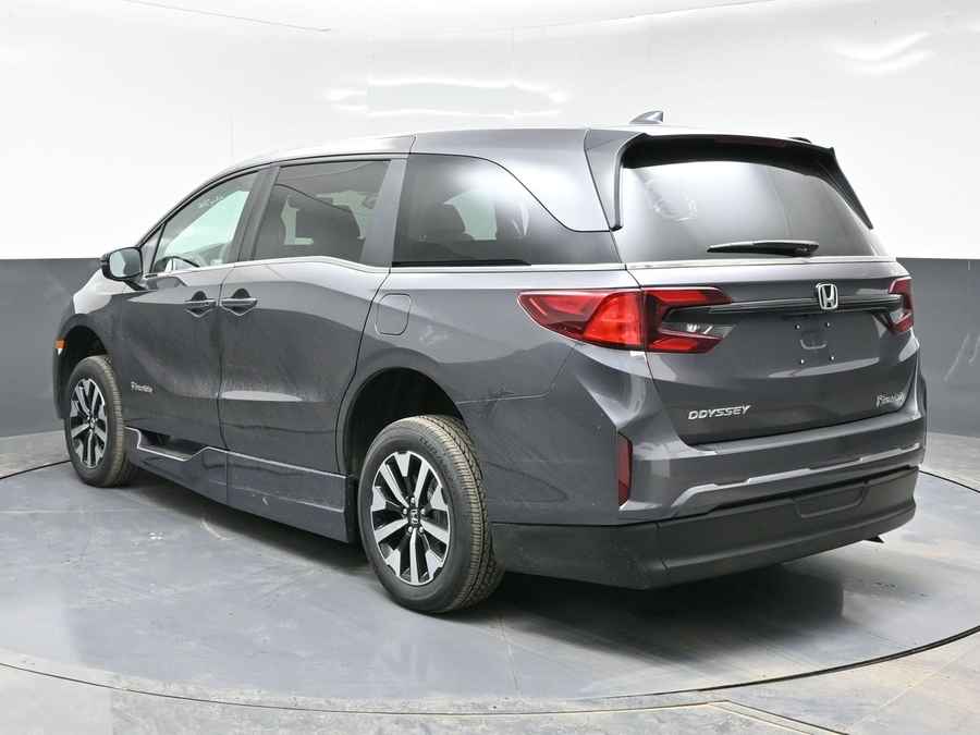 Grey Honda Odyssey image number 4