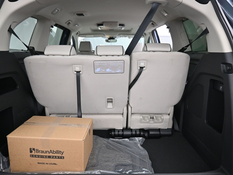 New 2026 Honda Odyssey Touring - BraunAbility Side Entry Entry In Floor Automatic Ramp