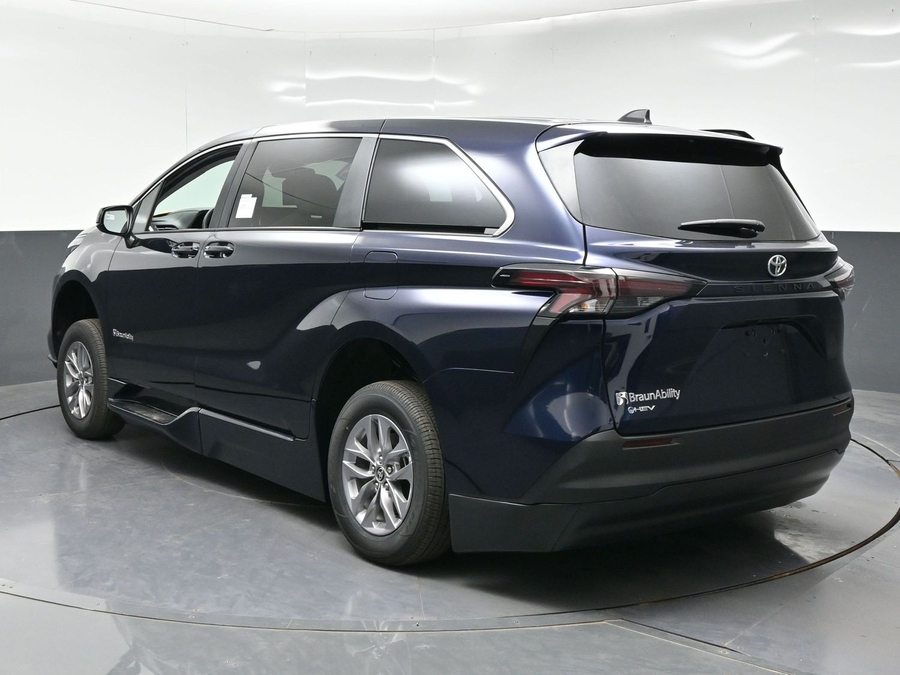 New 2026 Toyota Sienna Hybrid LE - BraunAbility Side Entry Fold Out Automatic Ramp